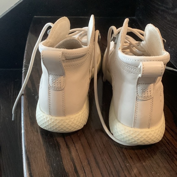 Women’s Tmberland Hiking Shoes - Picture 7 of 10